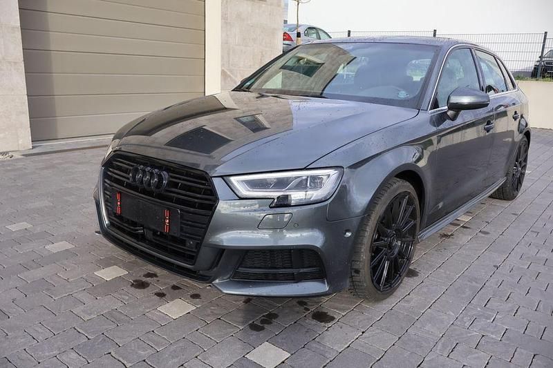 Grau Gebraucht 2017 Audi A3 Sportback S-Line Limousine | 17.400 € (Fairer Preis) - Bild 1/4