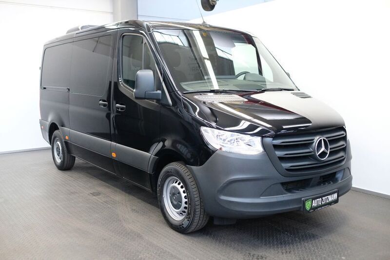 Tiefschwarz Gebraucht 2020 Mercedes Sprinter Van | 59.381 € - Bild 1/4