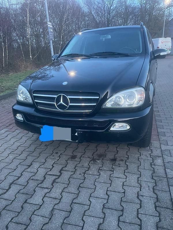 Schwarz Gebraucht 2003 Mercedes ML270 SUV | 7.900 € - Bild 1/4
