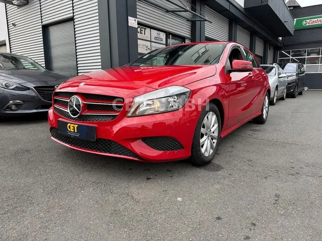Gebraucht Mercedes A200 Style 156 PS (114 kW) 2013 Rot Kleinwagen