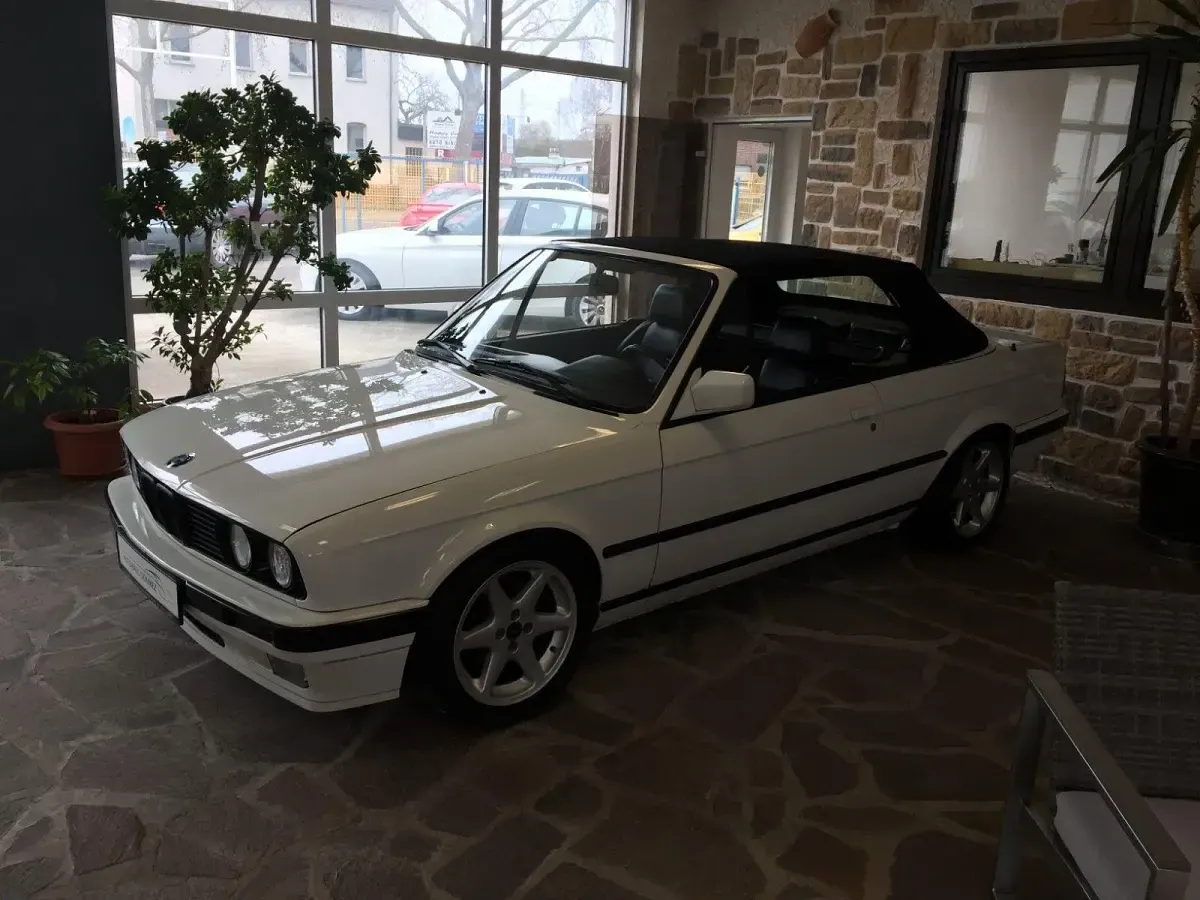 Gebraucht BMW 320 Cabriolet Basis 129 PS (94 kW) 1990 Weiß Cabrio