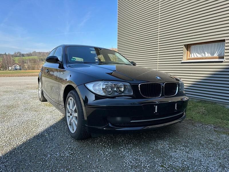 Gebraucht BMW 116 122 PS (89 kW) 2009 Schwarz Kleinwagen