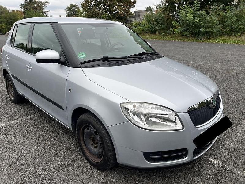 Silber Gebraucht 2008 Skoda Fabia Ambiente Limousine | 2.500 € (Fairer Preis) - Bild 1/4