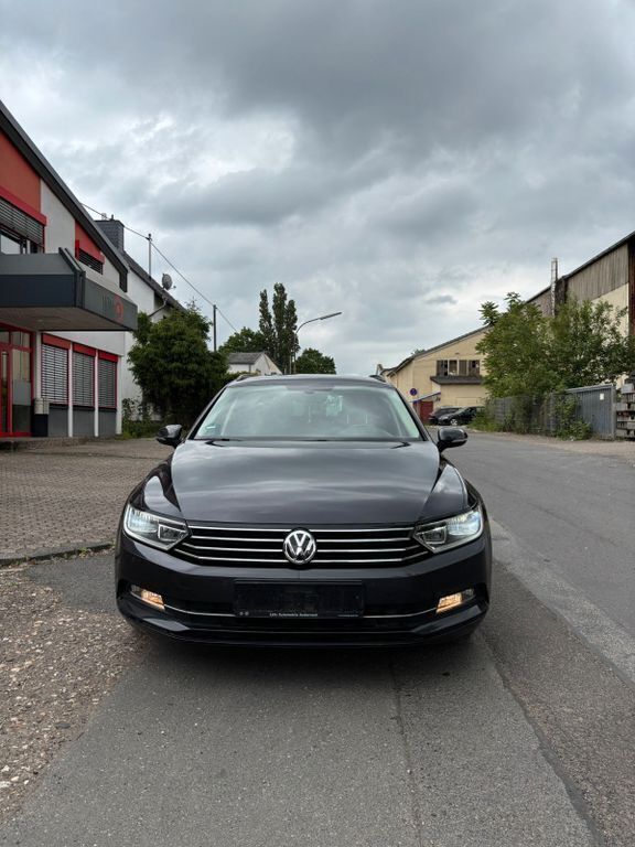 Grau Gebraucht 2018 VW Passat Comfortline Kombi | 13.300 € (Guter Preis) - Bild 1/4