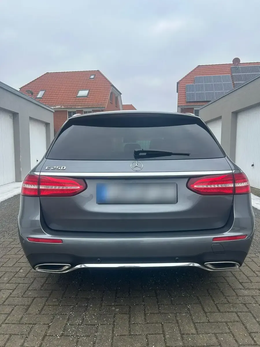 Second-hand Mercedes E250 AMG line 211 CP (155 kW) 2017 Gri Break