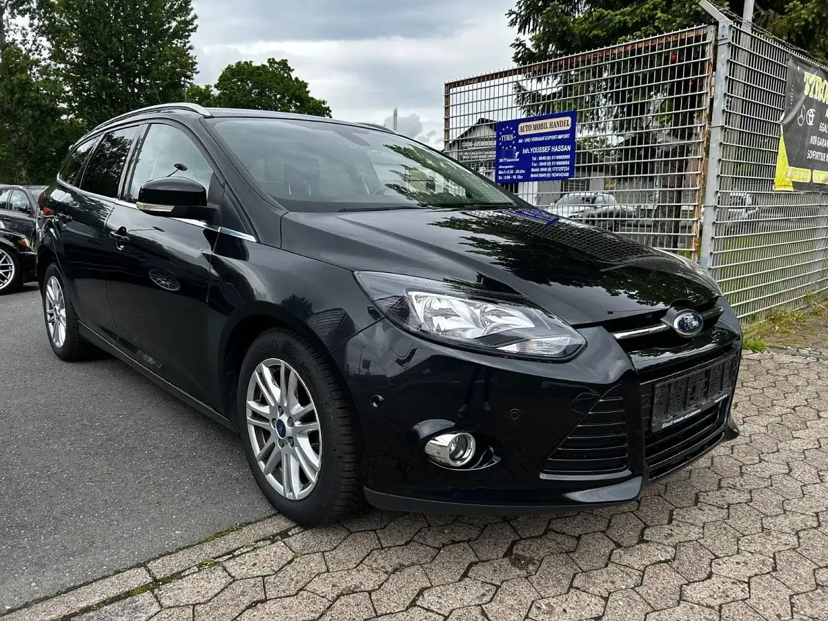 Gebraucht Ford Focus Titanium 116 PS (85 kW) 2014 Schwarz Kombi