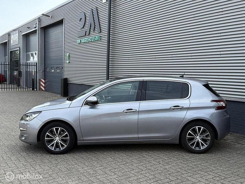 Gebraucht Peugeot 308 120 PS (88 kW) 2015 Grau Limousine