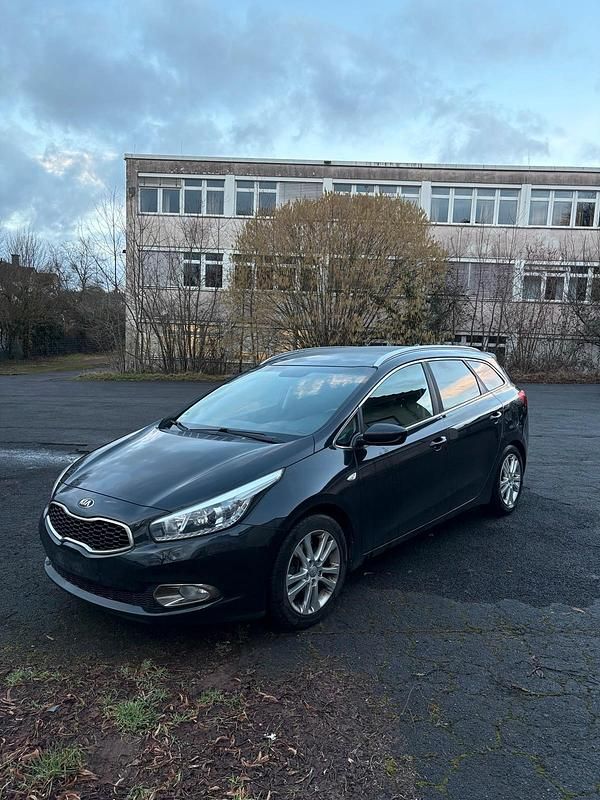 Usado Kia Ceed 128 HP (94 kW) 2013 Preto Citadino