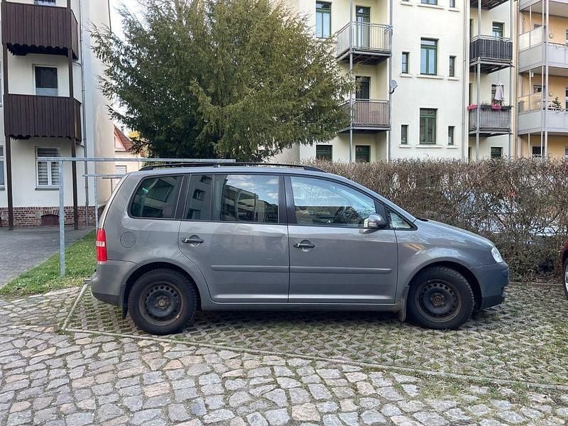 Gebraucht VW Touran Trendline 102 PS (75 kW) 2004 Silber Van / Kleinbus