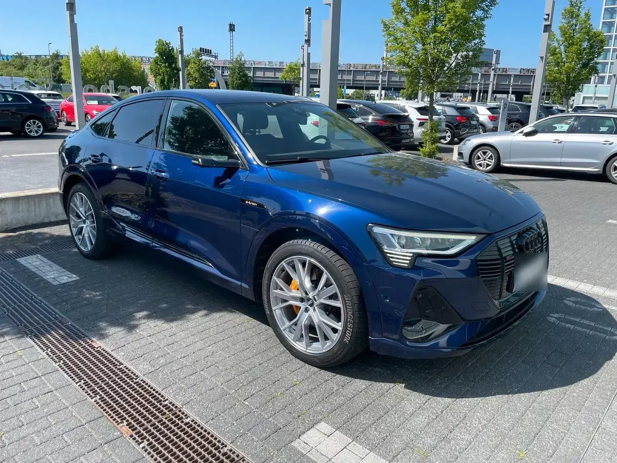 Gebraucht Audi Q8 e-tron Comfort 230 kW (313 PS) 2021 Blau SUV