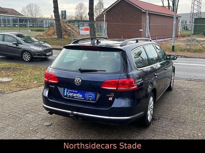 Gebraucht VW Passat Comfortline 122 PS (89 kW) 2012 Blau Kombi