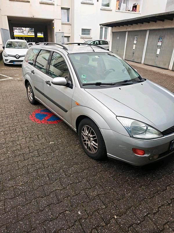 Gebraucht Ford Focus 118 PS (86 kW) 2001 Silber Kombi