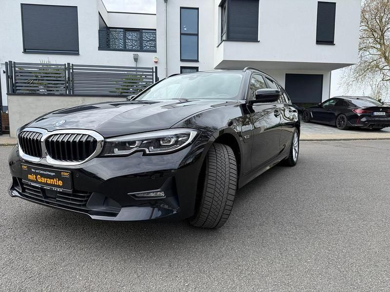 Gebraucht BMW 330e Advantage 184 PS (135 kW) 2022 Schwarz Kombi