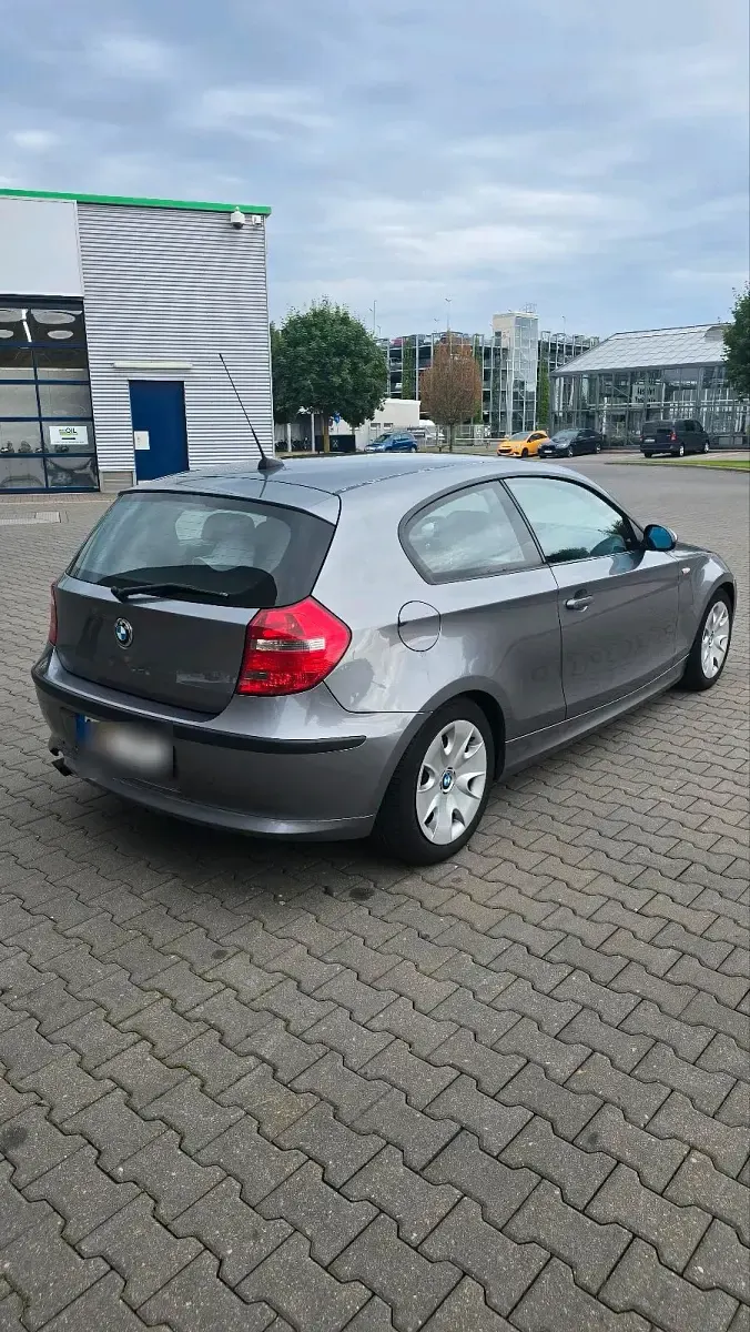 Gebraucht BMW 116 122 PS (89 kW) 2008 Grau Kleinwagen
