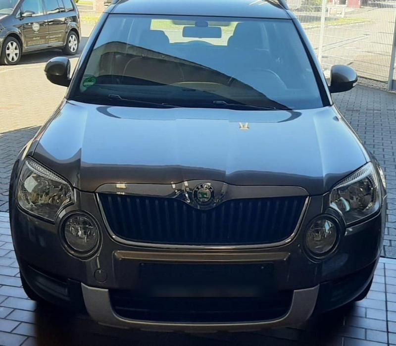 Braun Gebraucht 2011 Skoda Yeti SUV | 4.900 € - Bild 1/3