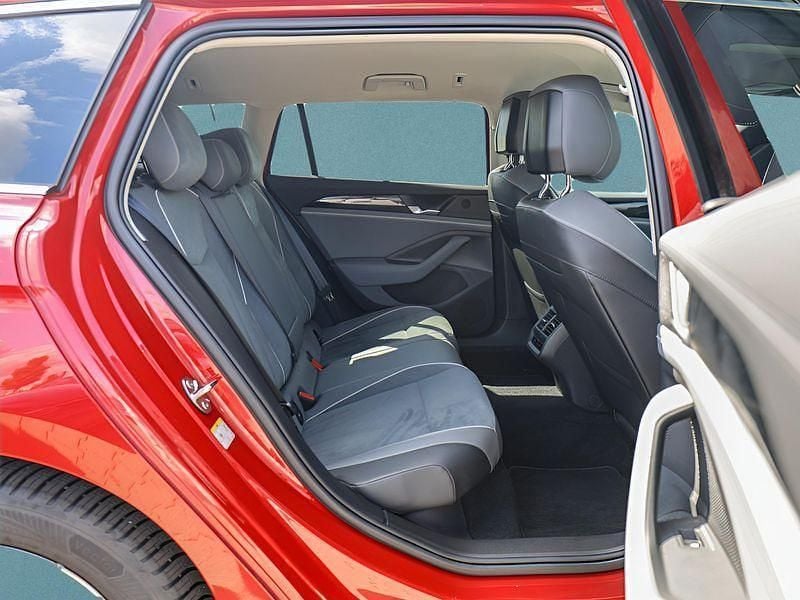 Rot Gebraucht 2024 VW Passat Kombi | 30.749 € (Fairer Preis) - Bild 1/1