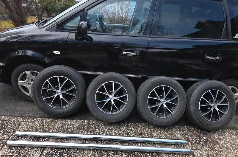 Gebraucht Hyundai Trajet 138 PS (101 kW) 2008 Schwarz Van / Kleinbus