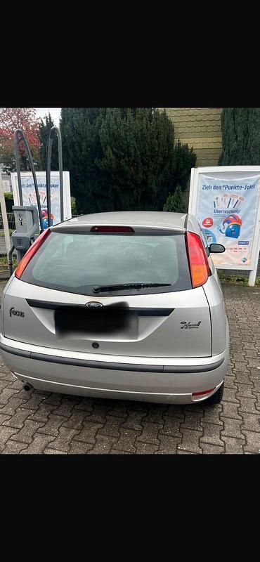 Usata Ford Focus 75 CV (55 kW) 2004 Argento Utilitaria