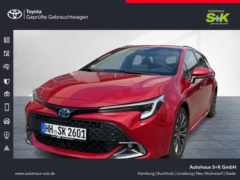 Karminarot metallic (rot) Gebraucht 2025 Toyota Corolla Kombi | 31.490 € (Fairer Preis) - Bild 1/4