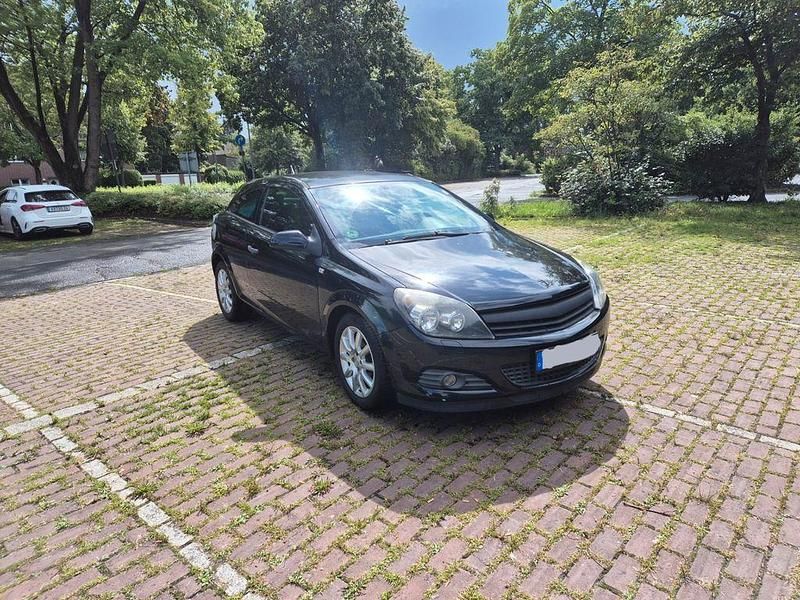 Schwarz Gebraucht 2009 Opel Astra GTC Limousine | 2.200 € (Superpreis) - Bild 1/4
