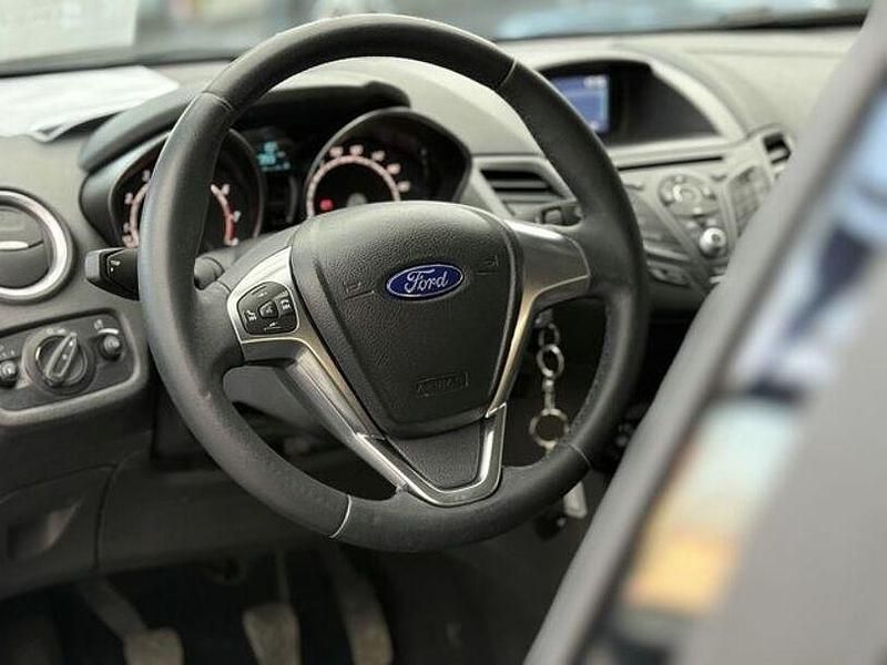 Gebraucht Ford Fiesta Celebration 80 PS (58 kW) 2017 Schwarz Kleinwagen