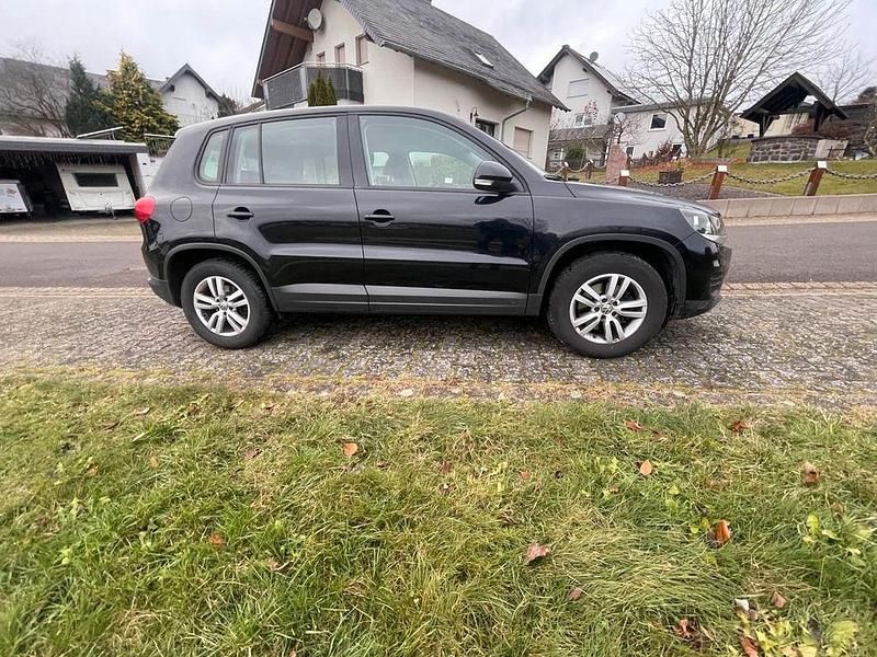 Gebraucht VW Tiguan Trendline 122 PS (89 kW) 2014 Schwarz SUV