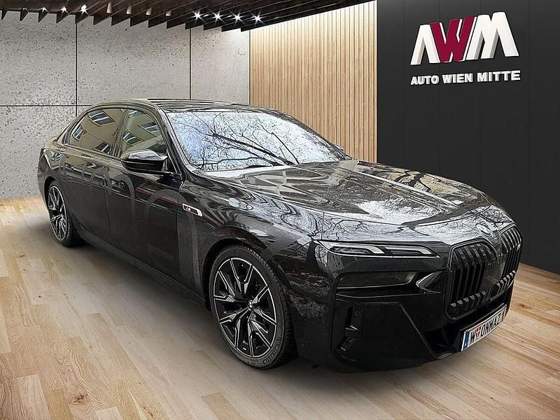 Gebraucht BMW M760e Performance 381 PS (280 kW) 2024 Schwarz Limousine