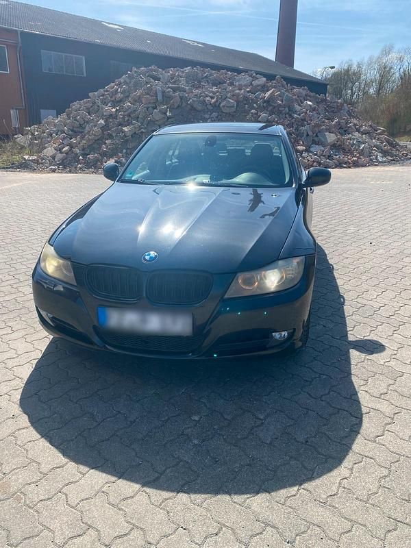 Gebraucht BMW 320 177 PS (130 kW) 2009 Schwarz Limousine