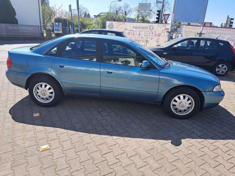 Blau Gebraucht 1998 Audi A4 Limousine | 1.050 € (Fairer Preis) - Bild 1/4
