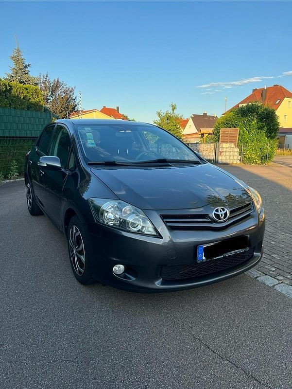 Grau Gebraucht 2010 Toyota Auris Kleinwagen | 3.200 € (Fairer Preis) - Bild 1/4
