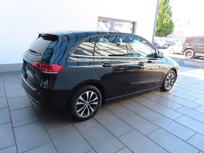 Gebraucht Mercedes B200 150 PS (110 kW) 2022 Schwarz Van / Kleinbus