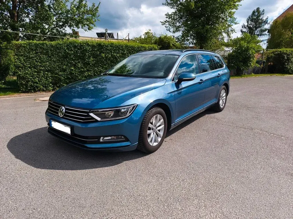 Gebraucht VW Passat Comfortline 150 PS (110 kW) 2016 Blau Kombi