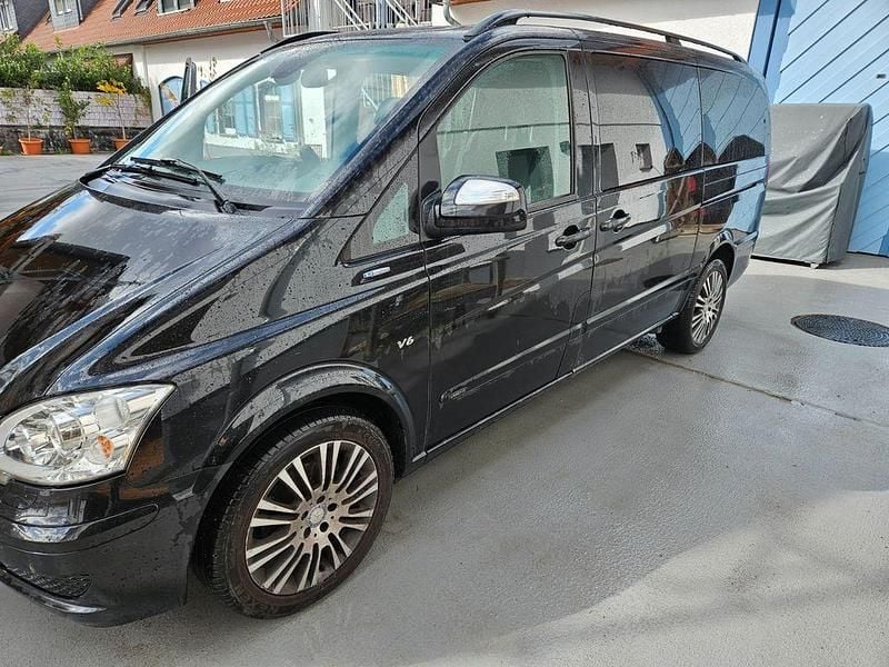 Schwarz Gebraucht 2013 Mercedes Viano Avantgarde Van / Kleinbus | 17.990 € (Guter Preis) - Bild 1/4