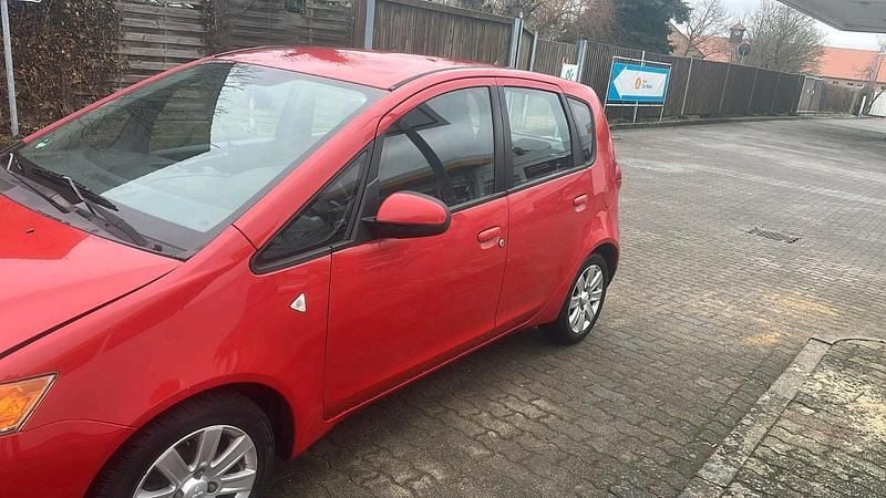 Gebraucht Mitsubishi Colt 75 PS (55 kW) 2011 Rot Kleinwagen