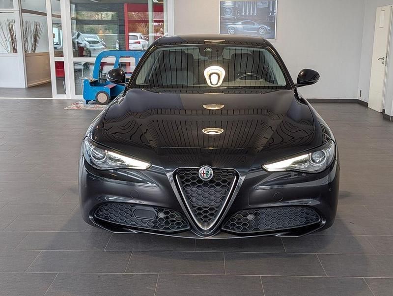 Second-hand Alfa Romeo Giulia Lusso 190 CP (139 kW) 2021 Negru Berlinǎ