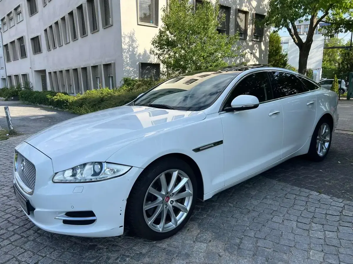 Gebraucht Jaguar XJ Premium Luxury 275 PS (202 kW) 2014 Polaris white Limousine