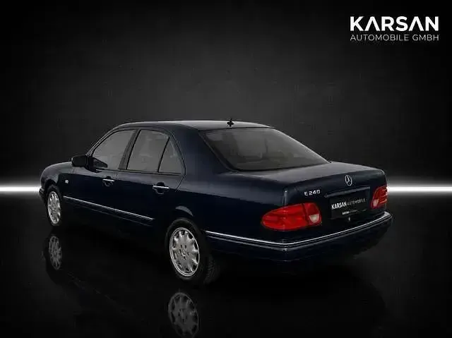 Gebraucht Mercedes E240 Elegance 170 PS (125 kW) 1999 Blau Limousine