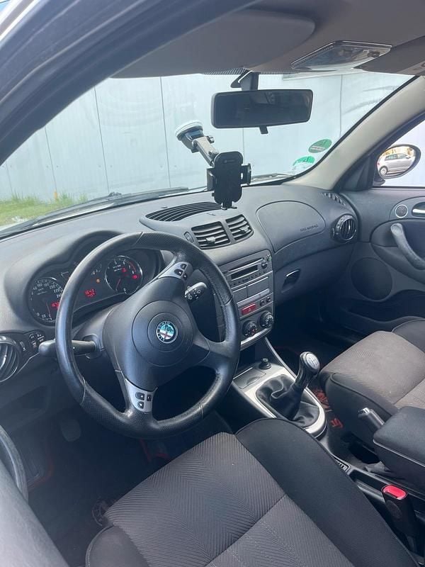 Gebraucht Alfa Romeo 147 120 PS (88 kW) 2008 Grau Kleinwagen