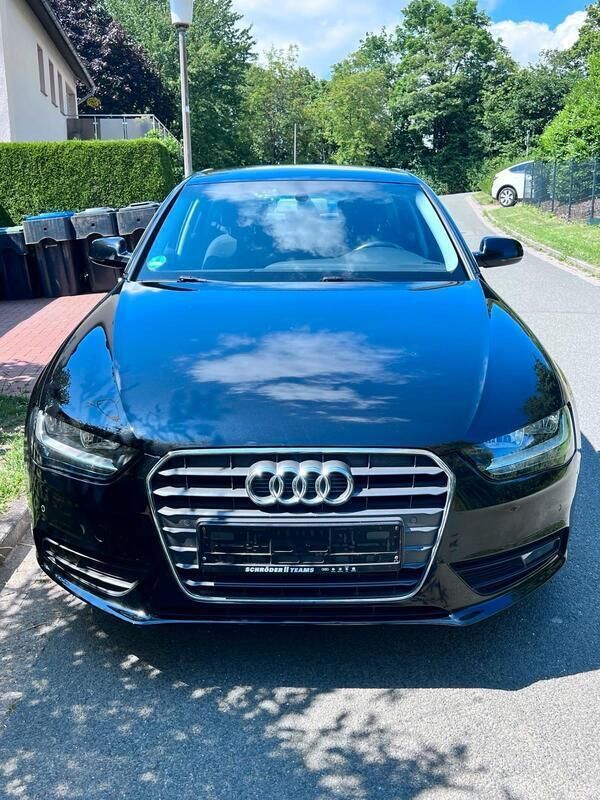 Schwarz Gebraucht 2012 Audi A4 Limousine | 8.450 € (Guter Preis) - Bild 1/4