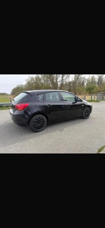 Usata Opel Astra 116 CV (85 kW) 2010 Nero Utilitaria