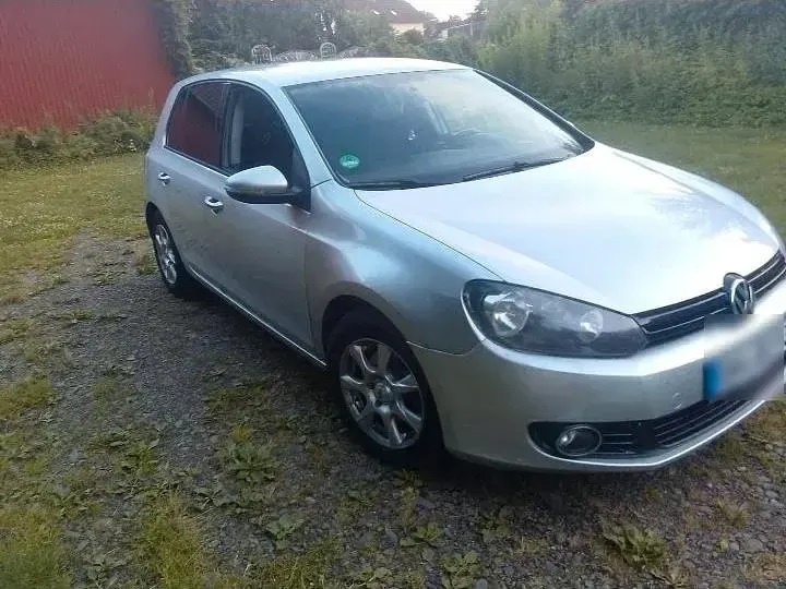 Gebraucht VW Golf VI 105 PS (77 kW) 2012 Silber Kleinwagen