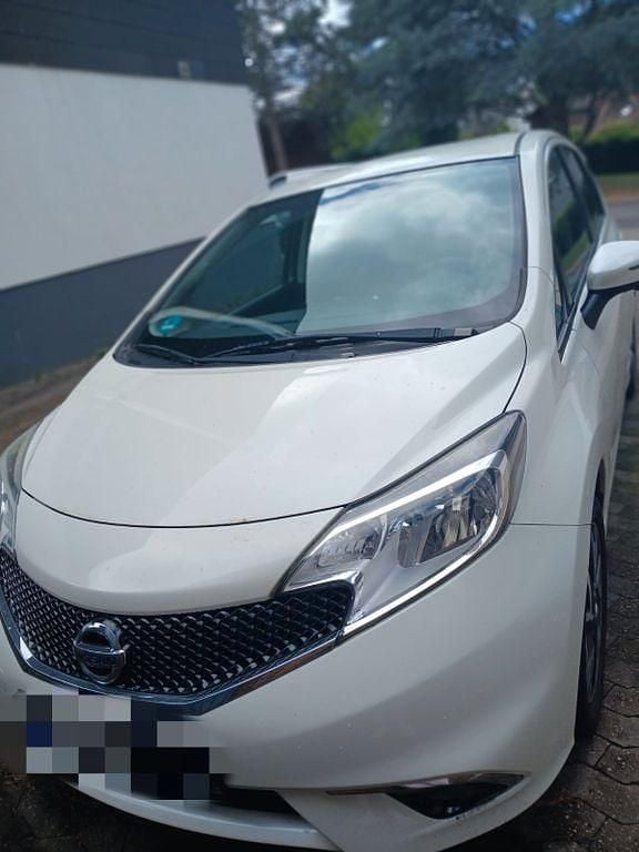 Weiß Gebraucht 2015 Nissan Note Tekna Van / Kleinbus | 8.900 € (Fairer Preis) - Bild 1/4
