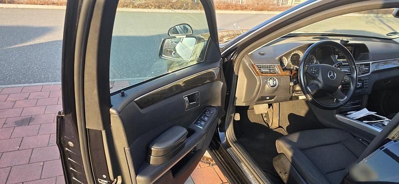 Second-hand Mercedes E250 2011 Negru Berlinǎ