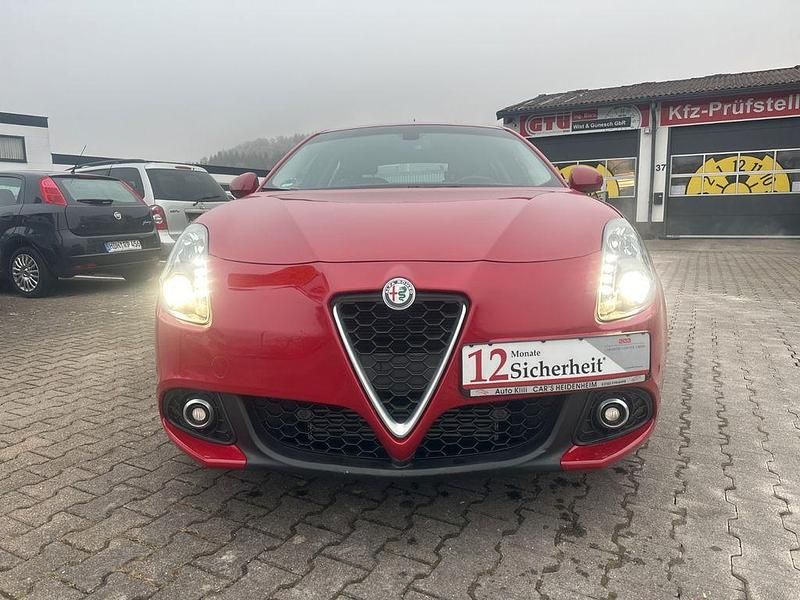Rot Gebraucht 2019 Alfa Romeo Giulietta Super Kleinwagen | 15.900 € (Fairer Preis) - Bild 1/4