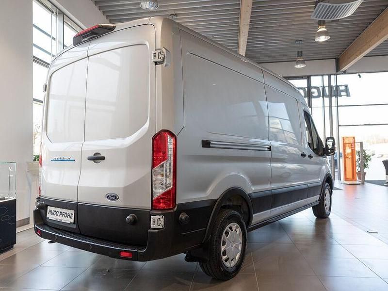 Gebraucht Ford Transit Trend 134 kW (183 PS) 2023 Polar silber Van