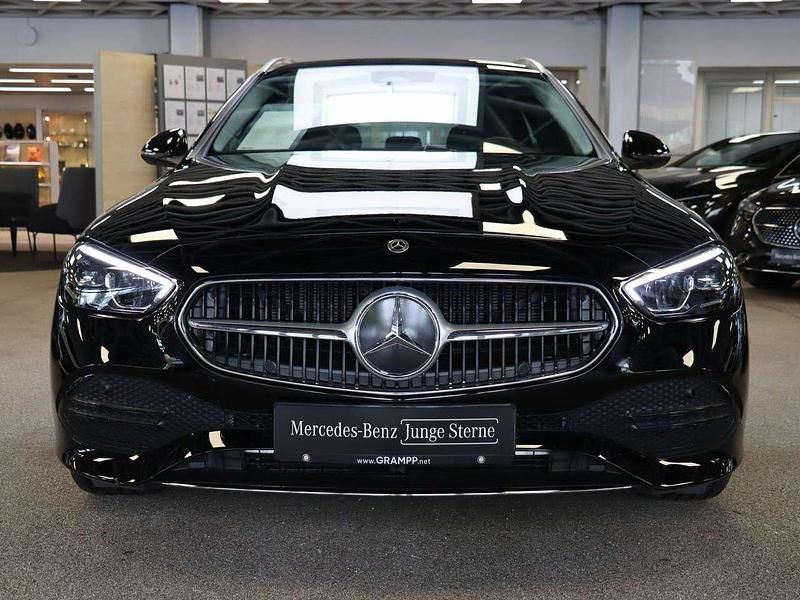 Gebraucht Mercedes C300e Avantgarde 313 PS (230 kW) 2025 Schwarz Limousine