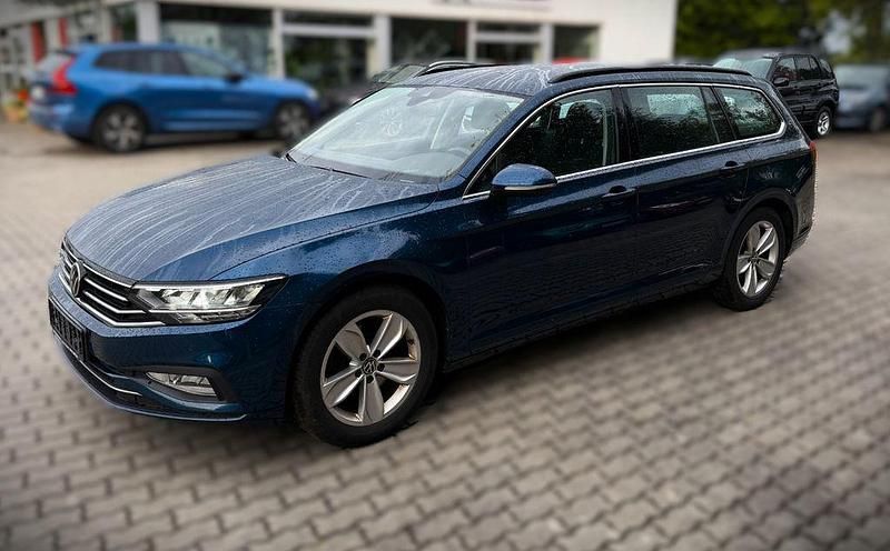 Blau Gebraucht 2021 VW Passat Limousine | 14.490 € (Superpreis) - Bild 1/4