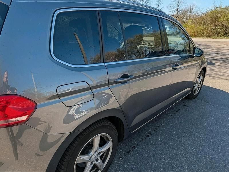 Gebraucht VW Touran 150 PS (110 kW) 2017 Grau Van / Kleinbus