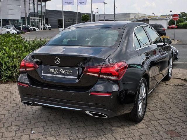 Gebraucht 2019 Mercedes A180 | 30.653 € (Teuer) - Bild 1/4