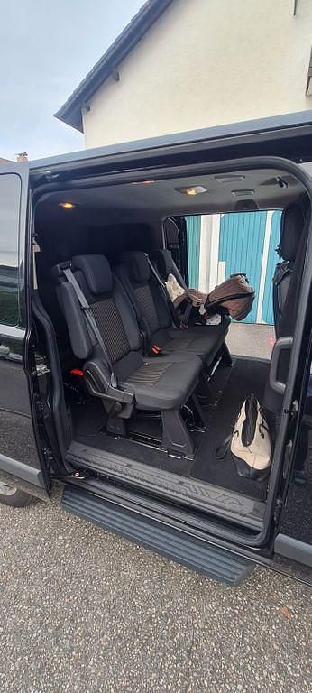 Gebraucht Ford Tourneo 131 PS (96 kW) 2017 Schwarz Van / Kleinbus
